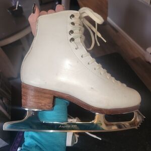 SP Teri Pro Teri Figure Skates with brand new jackson blades